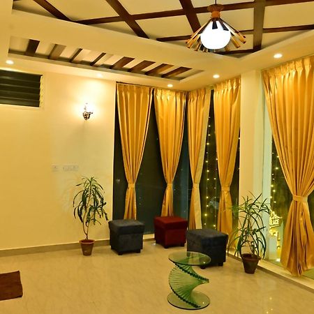 Hotel Boss Palace Májszúr Kültér fotó