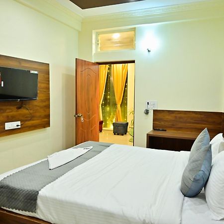 Hotel Boss Palace Májszúr Kültér fotó