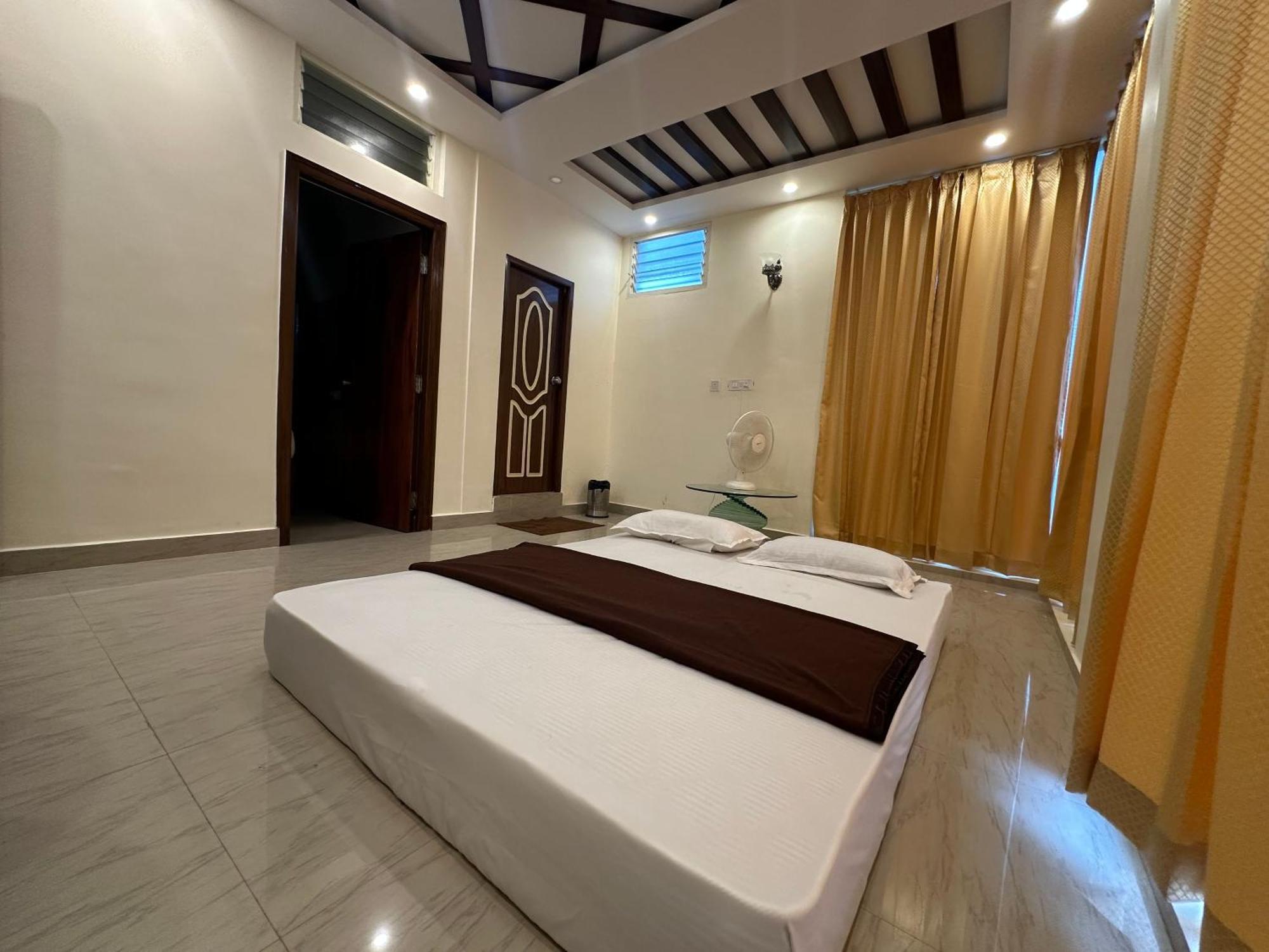 Hotel Boss Palace Májszúr Kültér fotó