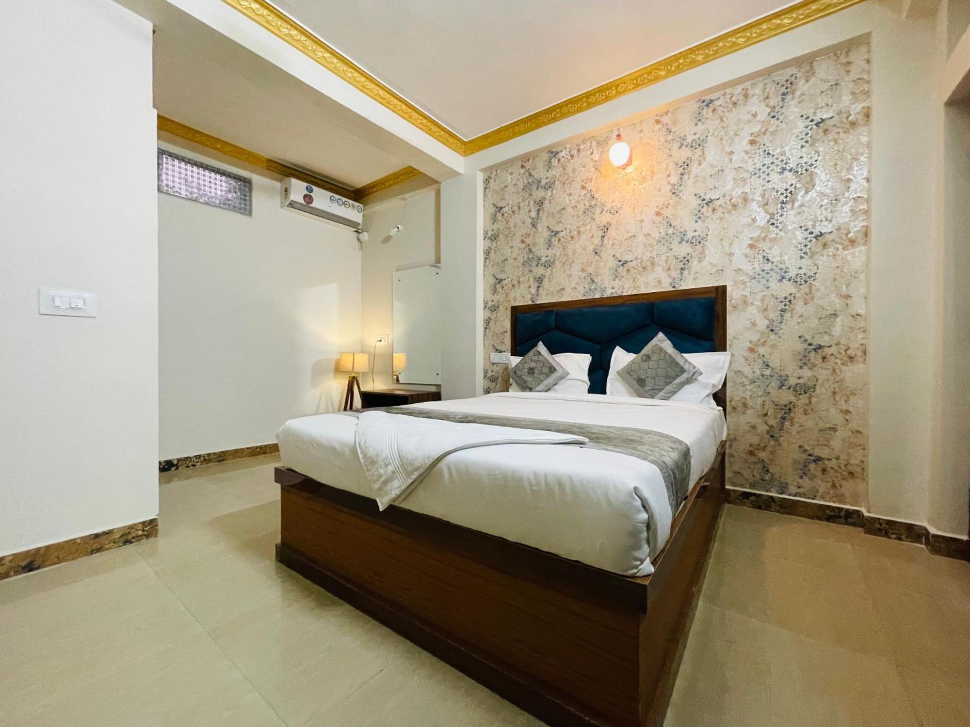 Hotel Boss Palace Májszúr Kültér fotó