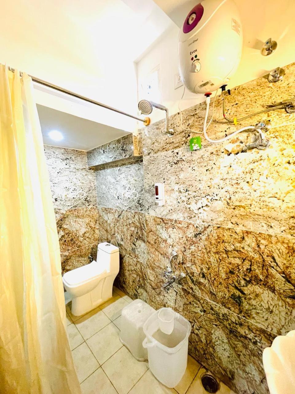 Hotel Boss Palace Májszúr Kültér fotó