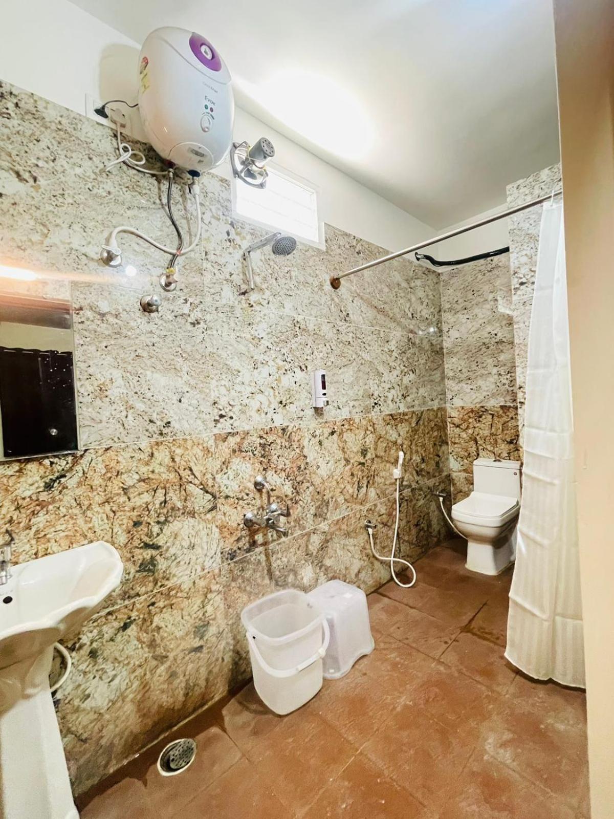 Hotel Boss Palace Májszúr Kültér fotó