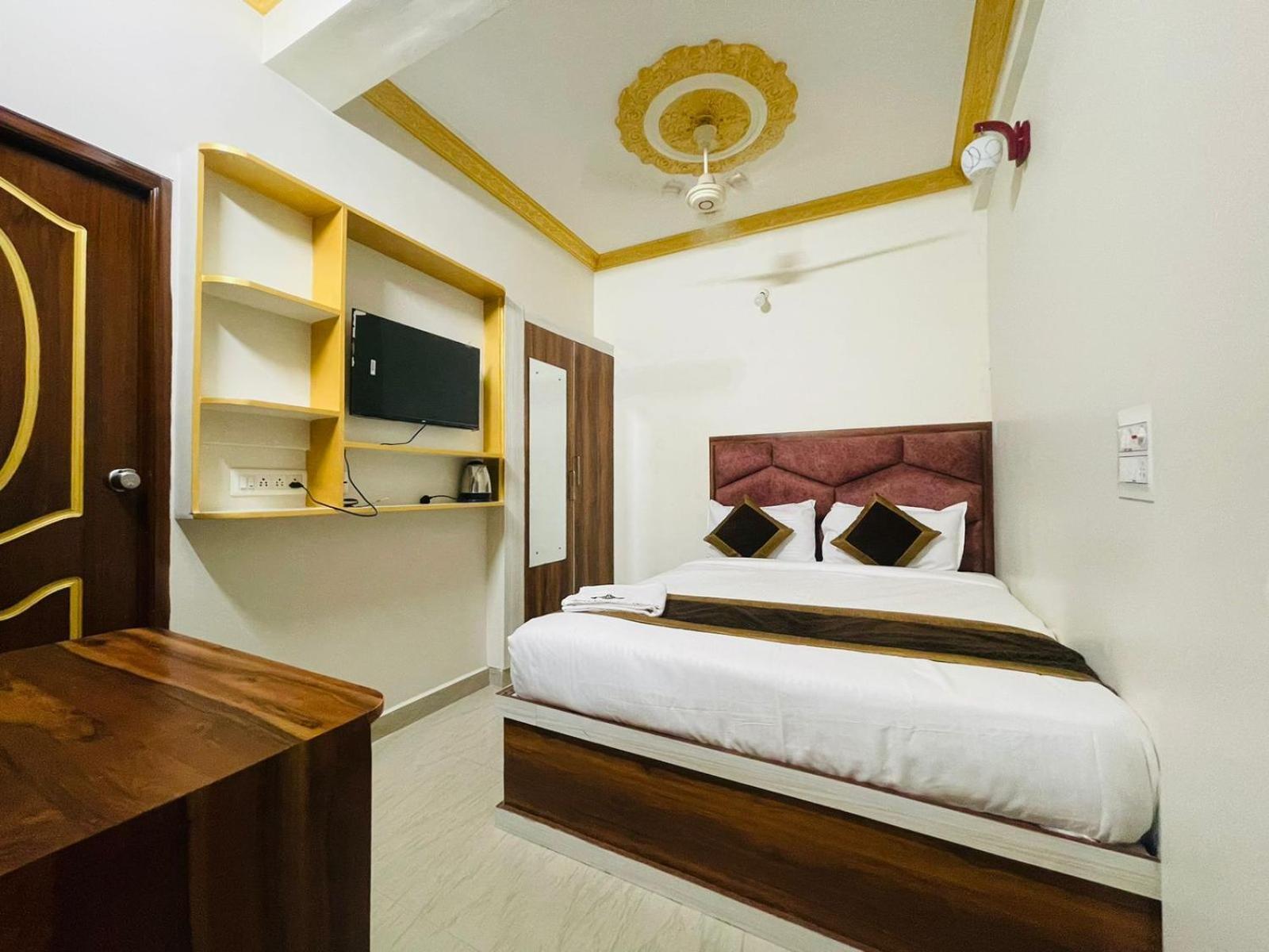 Hotel Boss Palace Májszúr Kültér fotó