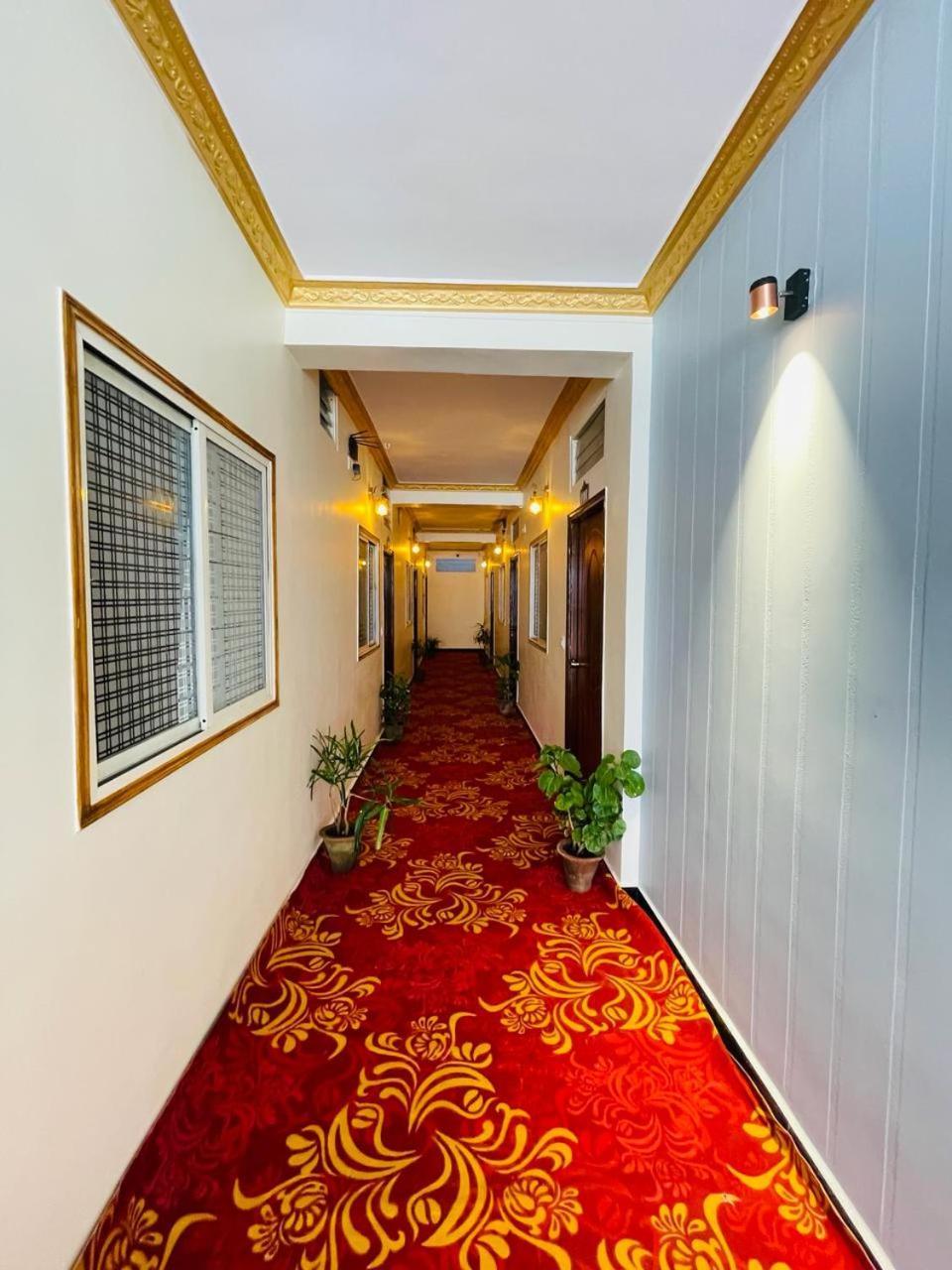 Hotel Boss Palace Májszúr Kültér fotó